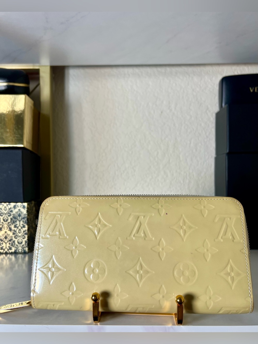 Louis Vuitton Neutrals Monogram Zippy Vernis Wallet - Picture 15 of 16